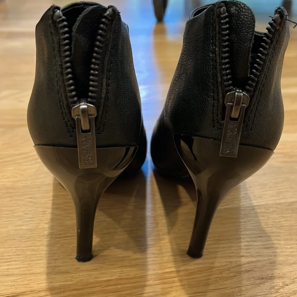 Kenneth Cole REACTION black booties - Picture 3 of 5